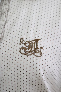 画像4: Jane Marple / ロゴ刺繍ドットブラウス  ベージュ H-25-06-04-031-JM-BL-KB-ZH