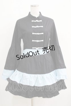 画像1: NieR Clothing / フリル付きフレア袖配色ワンピース【DESIGN CHINA】 F 黒×サックス H-25-06-07-031-PU-OP-KB-ZH