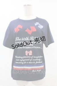 Jane Marple / Anniversary ribbonsエンブロイダリーティーシャツ レギュラー ネイビー H-25-06-10-1060-JM-TO-KB-ZH