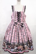 metamorphose / 【プラスサイズ】Happy Sewing Time フリルジャンパースカート+ヘッドドレスセット プラスサイズ ブラック/ピンク H-25-06-18-1002-ME-OP-NS-ZH