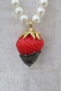 Q-pot. / Strawberry Chocolate Fondueネックレス  ホワイトパール H-25-06-20-1013-QP-AC-KB-ZH