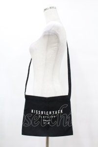 KRY CLOTHING / プリントサコッシュ  黒 H-25-06-24-1049-EL-BG-KB-ZH