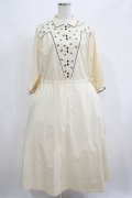 Jane Marple Dans Le Salon / Clover embroidery dress  バニラ H-25-06-25-028-JM-OP-KB-ZH