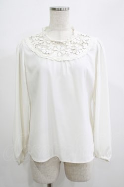 画像1: Fi.n.t / フラワーレースヨークプルオーバーブラウス Free OFF WHITE H-25-06-29-1050-CA-TO-NS-ZH