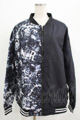 NieR Clothing / プリント切替ブルゾンジャケット   H-25-07-01-036-PU-JA-KB-ZH