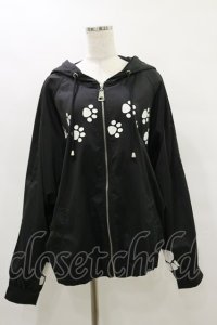 IRO+IRO / 肉球プリント&猫耳フードのSAKANAプリントマウンテンパーカー M ブラック H-25-07-03-1034-LO-TO-NS-ZH