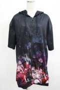 NieR Clothing / 総柄ZIP半袖パーカー F 黒 H-25-07-05-042-PU-TO-KB-ZH