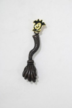 画像1: Q-pot. / 魔女の箒チャーム   H-25-07-05-067-QP-AC-KB-ZH