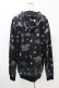 画像2: NieR Clothing / 総柄ZIPパーカー  黒 H-25-07-18-1054-PU-TO-KB-ZH (2)