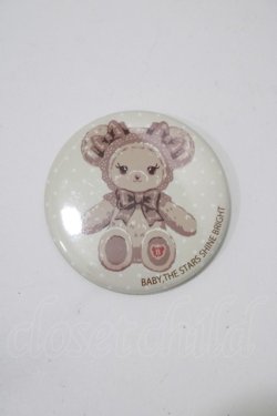 画像1: BABY,THE STARS SHINE BRIGHT / くまくみゃちゃんドット柄缶バッジ  ミルクティ‐ H-25-07-21-057-BA-ZA-NS-ZH