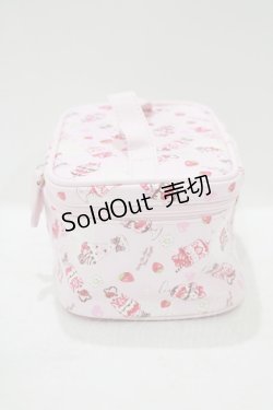 画像2: BABY,THE STARS SHINE BRIGHT / Berry Berry Strawberry Parfait〜くみゃちゃんアイスを添えて〜柄バニティポーチ  ピンク H-25-07-27-041-BA-ZA-NS-ZH