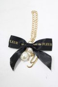 Maison de FLEUR / リボン×パールバッグチャーム  ブラック H-25-07-27-053-LO-ZA-NS-ZH
