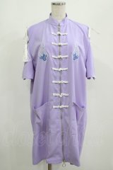 LISTEN FLAVOR / 火の玉刺繍オープンショルダーチャイナジップシャツワンピ  ライトパープル H-25-08-01-051-PU-OP-KB-ZH