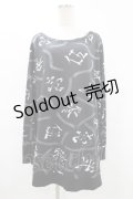 NieR Clothing / 総柄プリントカットソー F 黒 H-25-08-04-1043-PU-TO-KB-ZH