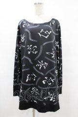 NieR Clothing / 総柄プリントカットソー F 黒 H-25-08-04-1043-PU-TO-KB-ZH