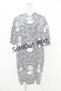 NieR Clothing / 総柄半袖プルパーカー  黒 H-25-08-04-1044-PU-TO-KB-ZH