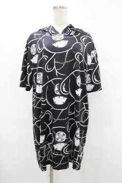 画像1: NieR Clothing / 総柄半袖プルパーカー  黒 H-25-08-04-1044-PU-TO-KB-ZH