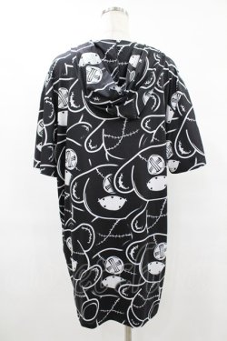 画像2: NieR Clothing / 総柄半袖プルパーカー  黒 H-25-08-04-1044-PU-TO-KB-ZH