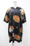 NieR Clothing / 総柄半袖プルパーカー  黒 H-25-08-04-1045-PU-TO-KB-ZH