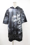 NieR Clothing / 総柄半袖プルパーカー  グレー H-25-08-04-1046-PU-TO-KB-ZH