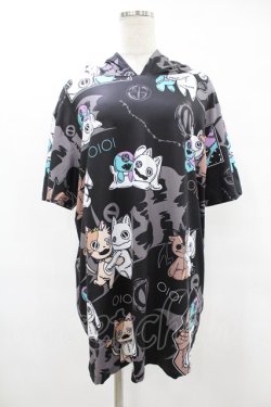 画像1: NieR Clothing / 総柄半袖プルパーカー  黒 H-25-08-04-1047-PU-TO-KB-ZH