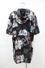 画像2: NieR CLOTHING / 総柄半袖プルパーカー  黒 H-25-08-04-1047-PU-TO-KB-ZT277 (2)