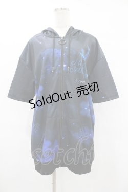 画像1: NieR CLOTHING / 総柄ZIP半袖パーカー  黒×青 H-25-08-04-1052-PU-TO-KB-ZT284