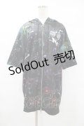 NieR Clothing / 総柄半袖ZIPパーカー  黒 H-25-08-04-1053-PU-TO-KB-ZH