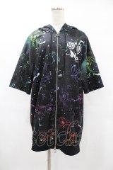 NieR Clothing / 総柄半袖ZIPパーカー  黒 H-25-08-04-1053-PU-TO-KB-ZH