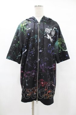 画像1: NieR Clothing / 総柄半袖ZIPパーカー  黒 H-25-08-04-1053-PU-TO-KB-ZH