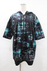 画像1: NieR CLOTHING / 総柄ZIP半袖パーカー  黒 H-25-08-04-1054-PU-TO-KB-ZT283 (1)
