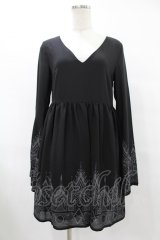 KILL STAR / 裾プリントワンピース XS 黒 H-25-08-04-1022-SL-OP-KB-ZH