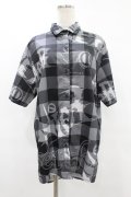 NieR Clothing / 総柄半袖シャツ  グレー H-25-08-04-1034-PU-BL-KB-ZH