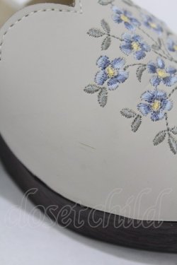 画像4: Fi.n.t / ブーケ刺繍ウッドライクソールサンダル M/23.5cm IVORY×BL H-25-08-06-1001-CA-SH-NS-ZH