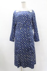 Jane Marple / Tumbling Diceのグースカラードレス - 紺 H-25-08-07-1036-JM-OP-KB-ZH
