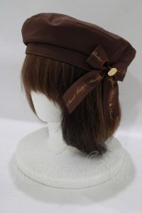 Amavel / ロゴリボンブローチ付ベレー帽  ブラウン H-25-08-08-081-CA-AC-NS-ZH