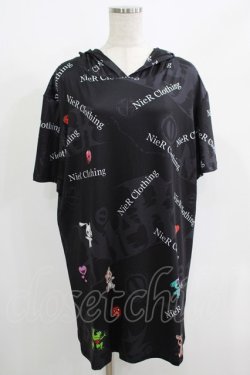 画像1: NieR Clothing / 総柄半袖プルパーカー  黒 H-25-08-15-060-PU-TO-KB-ZH