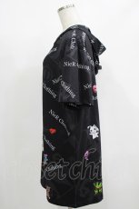 画像2: NieR CLOTHING / 総柄半袖プルパーカー  黒 H-25-08-15-060-PU-TO-KB-ZT164 (2)