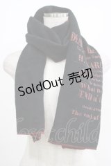 HN+nois / プリントマフラー  黒×赤 H-25-08-16-067-HN-ZA-KB-ZH