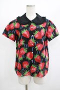 Jane Marple / Strawberry Meets Logoブラウス  ブラック H-25-08-17-1014-JM-BL-KB-ZH
