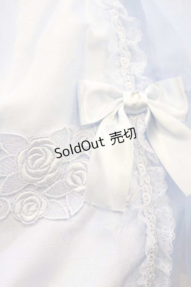 画像4: metamorphose / 【プラスサイズ】Mellifluous フロントあきフリルジャンパースカート プラスサイズ サックス H-25-08-18-1013-ME-OP-NS-ZH (4)