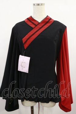 画像1: metamorphose / 【プラスサイズ】刺しゅう入り着物合わせ風ブラウス プラスサイズ ブラック/レッド H-25-08-18-1022-ME-BL-NS-ZH