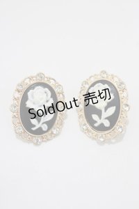 m petit by misako / ローズカメオイヤリング  ブラック H-25-08-23-052-LO-AC-NS-ZH