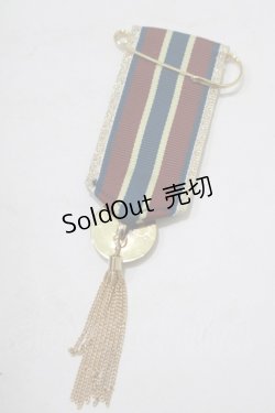 画像2: ALICE and the PIRATES / チェーンタッセル付きメダルピン  ゴールド H-25-08-23-063-PA-AC-NS-ZH