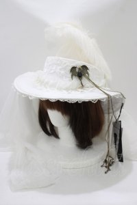 Hoshibako Works / ナイト・イーヴィル エレガンスチャームハット  オフ白 H-25-08-26-1078-LO-AC-NS-ZH