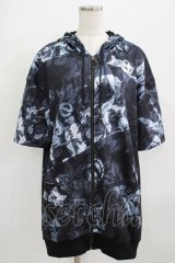 NieR Clothing / 総柄ZIP半袖パーカー  黒 H-25-09-01-042-PU-TO-KB-ZT264