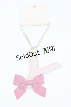 画像1: Maison de FLEUR / イニシャルリボンチャーム  ライトピンク H-25-09-09-1004-LO-ZA-NS-ZH