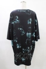 画像2: 【SALE】NieR CLOTHING / プリント半袖CUTSEW F 黒 H-25-09-24-1058-PU-TO-KB-ZT390 (2)
