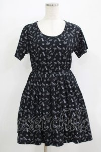 WORLD WIDE LOVE！(Rydia) / 総柄チュニックワンピース  黒 H-25-09-24-008-PU-OP-KB-ZT455