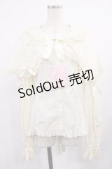 metamorphose / 【プラスサイズ】ケープ付き丸襟ブラウス プラスサイズ アイボリー H-25-09-26-1030-ME-BL-NS-ZH